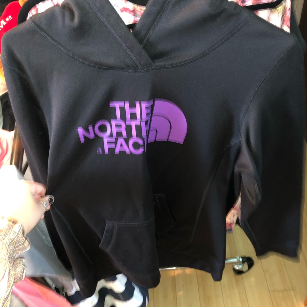 North face sweatshirt. Barley worn.